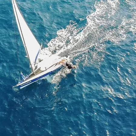 Sailing Club Bed & Breakfast 3*